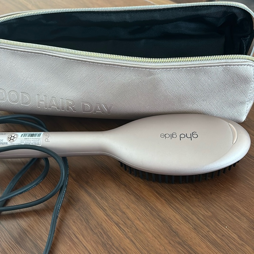 Practically new GHD Glide brush